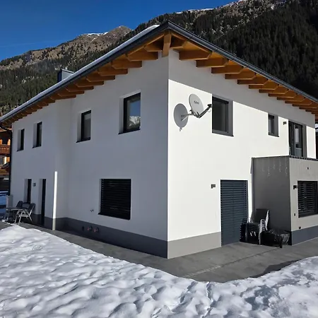 Madeleine Sankt Leonhard im Pitztal