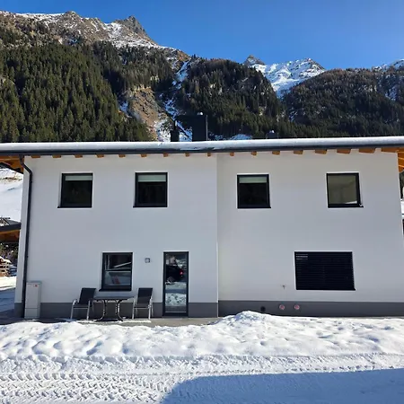Madeleine Sankt Leonhard im Pitztal